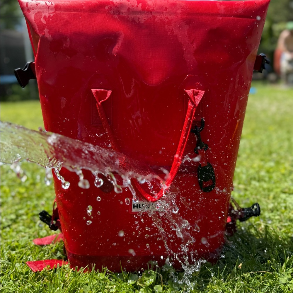 Hunter Vibrant Red Outdoor Bag